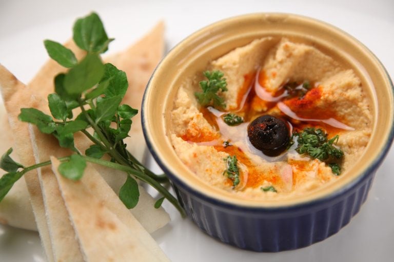 Learn To Make Delicious Hummus At Home